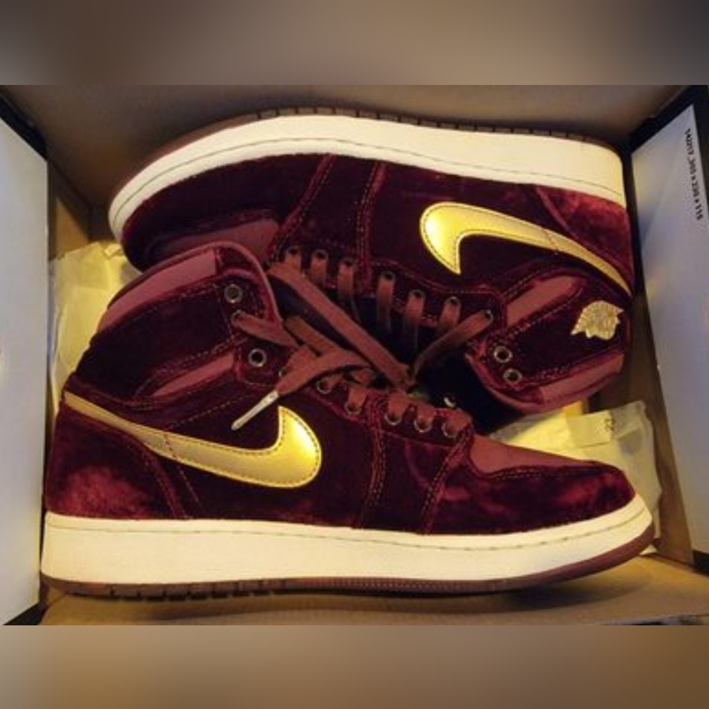 Nike Air Jordan 1 Retro Heiress Night Maroon 7.5Y